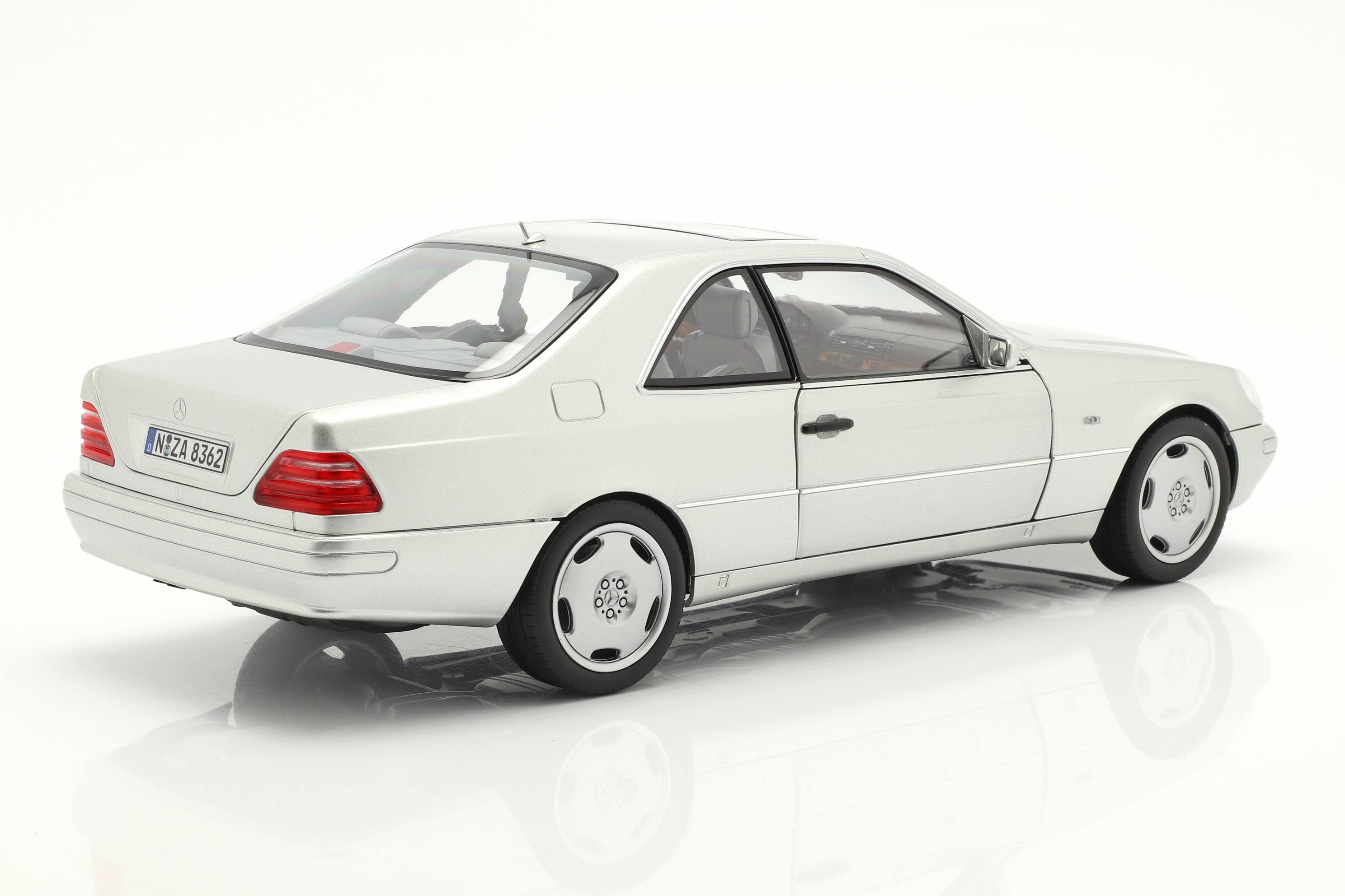 Metallic Silver 1/18 Diecast Model Car T515