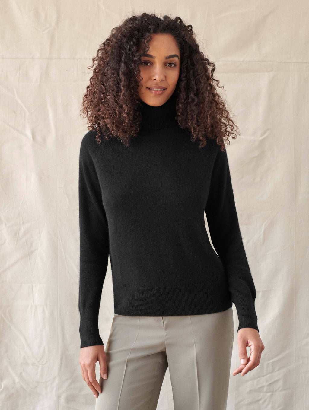 White Ribbed Trim Cashmere Turtleneck U633