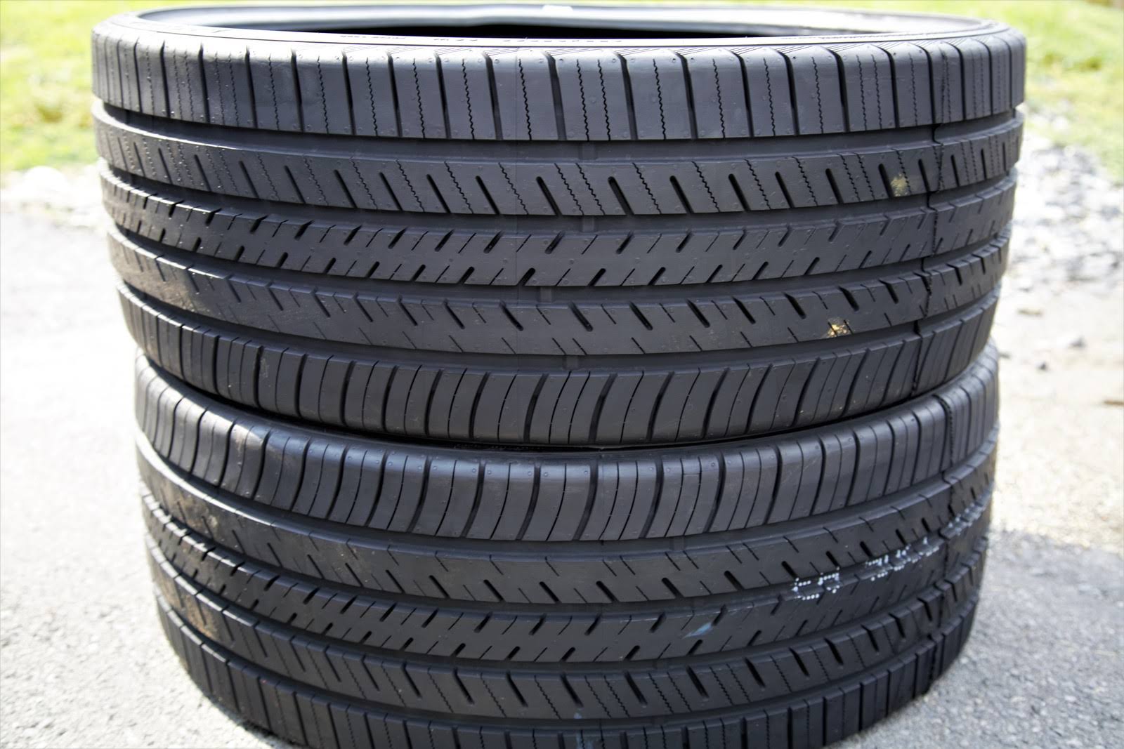 285/45R19 111W XL High Performance All Season Tire A29378
