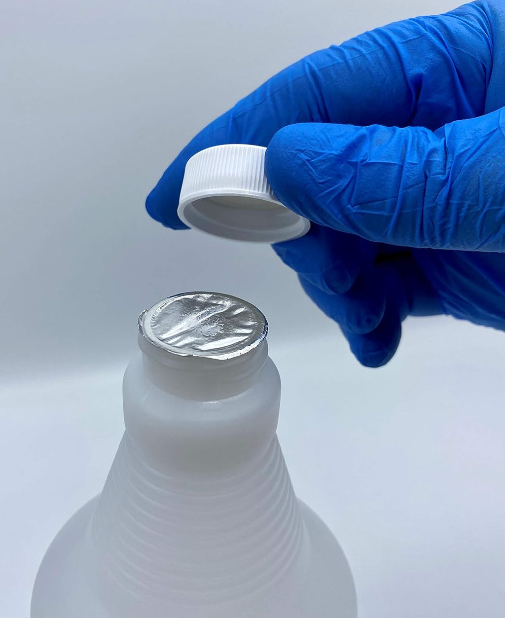 High Purity USP Grade Isopropyl Alcohol 99.5+% 20 Liters with Four 2 oz USP Grade IPA 70% Spray Bottles A449875