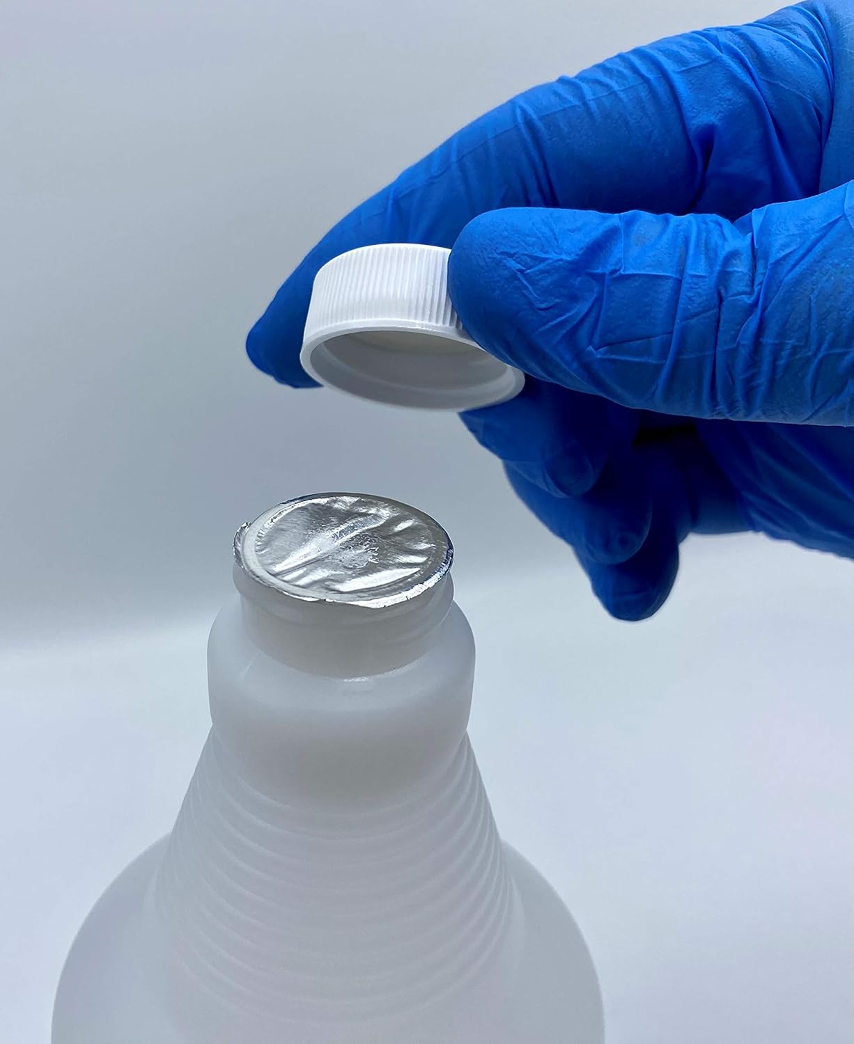 High Purity USP Grade Isopropyl Alcohol 99.5+% 20 Liters with Four 2 oz USP Grade IPA 70% Spray Bottles A449875