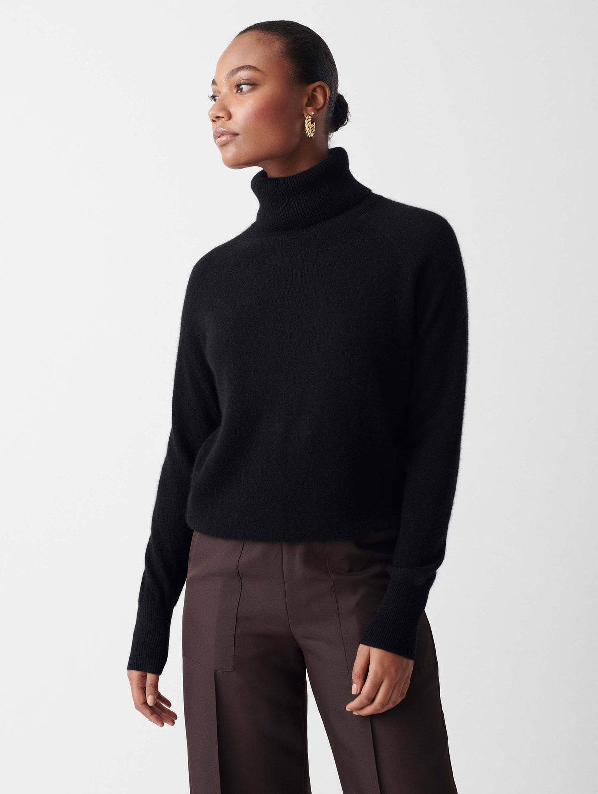 White Ribbed Trim Cashmere Turtleneck U633