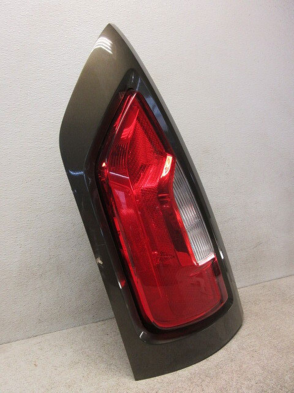 Pre-Owned Kia Soul Driver LH Tail Lamp Assembly T6062