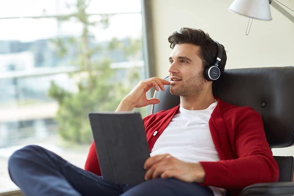 Jabra Evolve 65 Stereo Noise-Cancelling Headset with Link 370 USB Adapter and Charging Stand - Black N27604