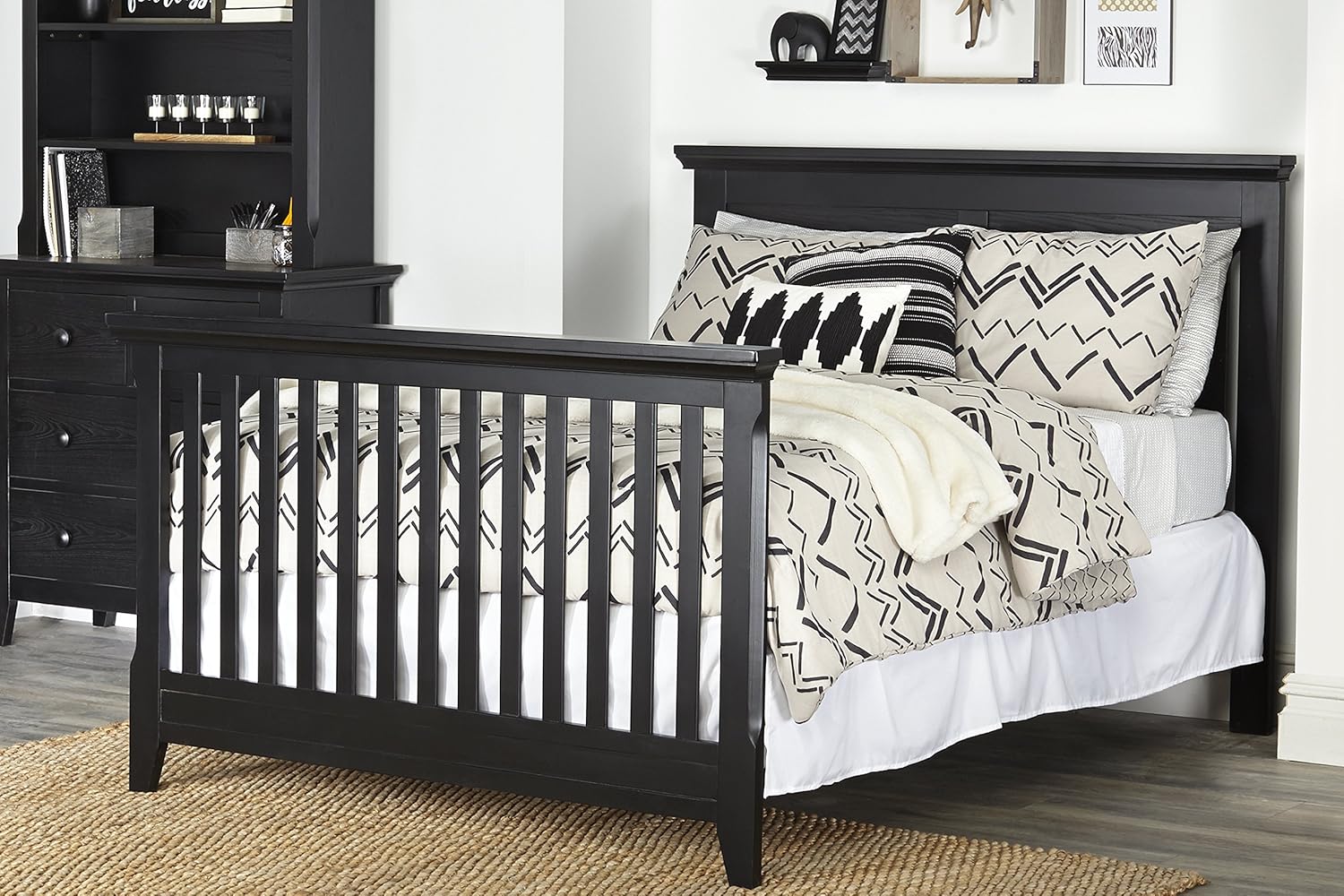 4 in 1 Convertible Crib in Classic Heritage Black Finish R579192