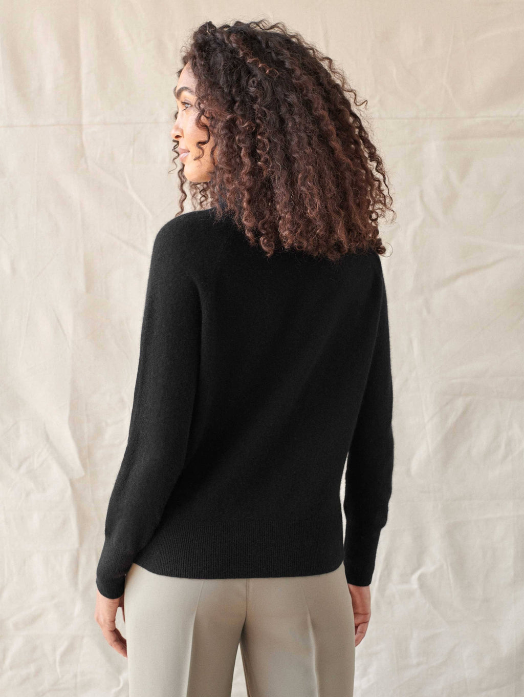 White Ribbed Trim Cashmere Turtleneck U633