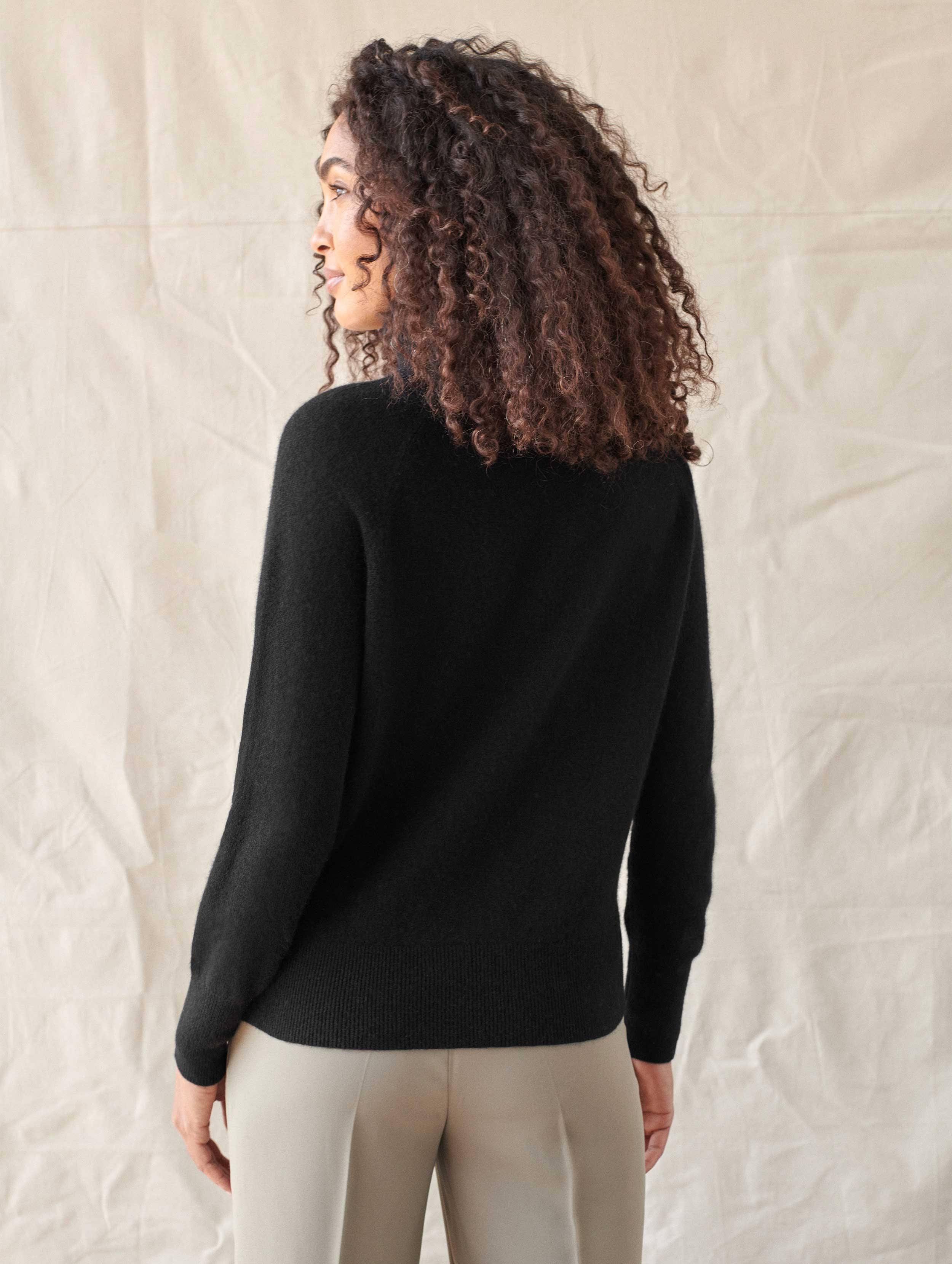 White Ribbed Trim Cashmere Turtleneck U633