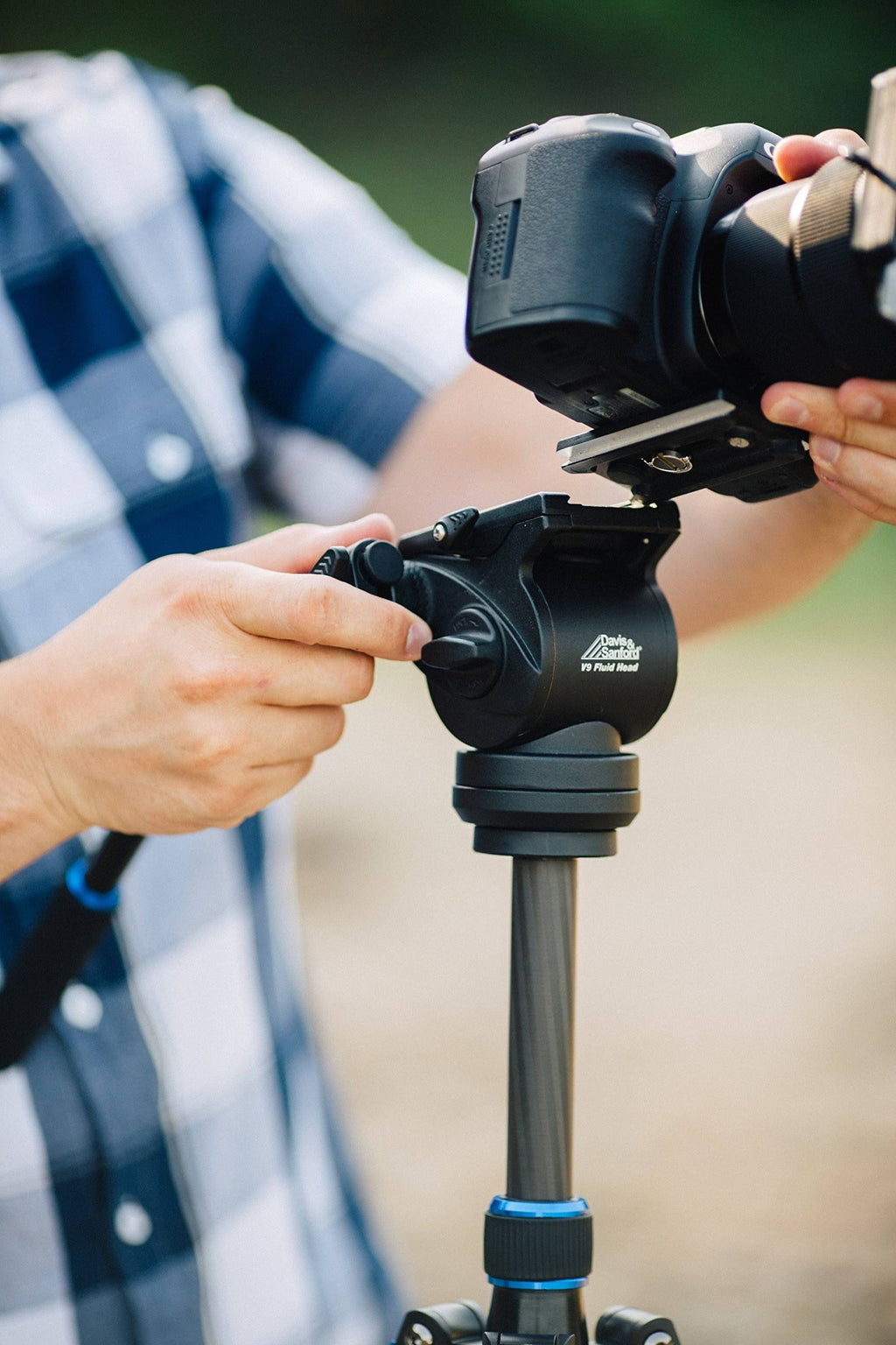 65x22 Carbon Fiber Tripod with Video Fluid Head L44482