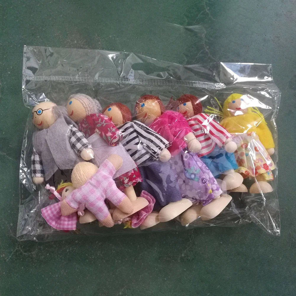 Small Wooden Toys Set Dressed Family Dolls (8) W583